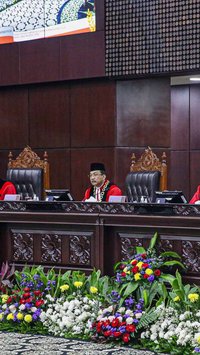 VIDEO: Suhartoyo Menangis Minta ini Ke Para Hakim MK Usai Diangkat Menjadi Ketua