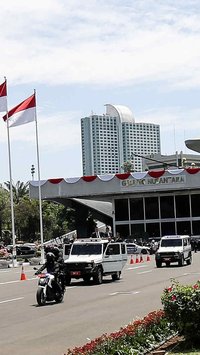 VIDEO: Paspampres Berjas Sigap Berlari Kawal Presiden Prabowo Sapa Rakyat Menuju Istana