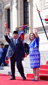 Prabowo Temui Presiden Peru Dina Boluarte, Disambut Upacara Kehormatan