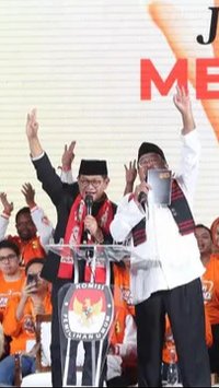 FOTO: Momen Hangat RK-Suswono, Dharma-Kun, dan Pramono-Rano Berpelukan Usai Saling Serang di Debat Pilkada Jakarta