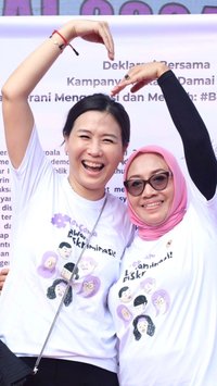 Penampilan Sederhana Tapi Bersinar Veronica Tan Bersama Menteri Arifah, Singgung Perempuan Sejajar dengan Pria