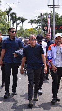 Wakil Ketua DPR RI Berjalan Kaki ke Lokasi Kampanye Akbar Aep-Maslani Imbas Jalan Dipadati Massa