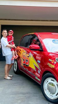 Deretan Kado Ulang Tahun Ke-3 yang Didapat Rayyanza dari Keluarga, Peluit Hingga Mobil Lightning McQueen