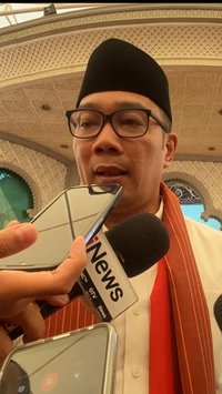 Tinggalkan Jakarta Pakai Whoosh, Ridwan Kamil Nyoblos di Bandung