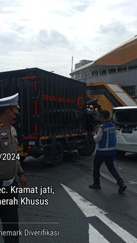 Kronologi dan Penyebab Kecelakaan Beruntun di Ruas Tol Dalam Kota Pagi Ini