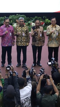 FOTO: Ucap Pakta Integritas, Pimpinan dan Dewas KPK Resmi Mulai Menjabat