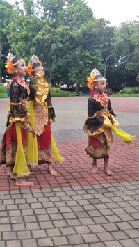 Sudah Dandan, Latihan & Datang Sejak Pagi, Ratusan Penari Cilik Kecewa Gagal Pentas Langsung Geruduk Kantor Gubernur