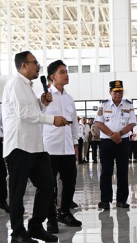 VIDEO: Intip Gaya Wapres Gibran Rapat di Kereta Cek Proyek Stasiun KCIC Karawang