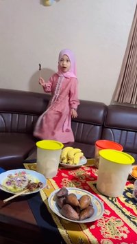 Potret Ritsuki Gelar Aqiqah di Tulungagung, Netizen Dibuat Salfok Lihat Mama Mega Cantik dengan Full Makeup