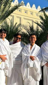 Potret Personel Band Sheila On 7 Umrah Bareng Sakti,Pakai Baju Ihram Tuai Banyak Pujian