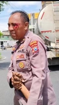 Ipda Purnomo Polisi Baik Dipukul hingga Berdarah-Darah di Tengah Jalan