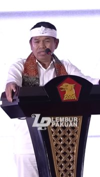 Bantu Korban Bencana, Dedi Mulyadi Lelang Ikat Kepala Capai Rp1,6 Miliar 