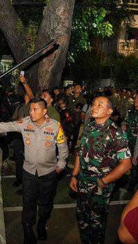 Dua Jenderal di Balik Barikade Kawat Berduri, Turun Tangan saat Pendemo Sampai Malam Aksi di KPU