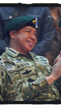 Momen Panglima TNI & Kapolri Bertemu Eks Panglima, Postur Tubuh Sang Jenderal Senior Jadi Sorotan