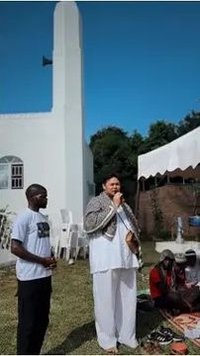 Ke Uganda, Ini Potret Ivan Gunawan Kunjungi Masjid Miliknya di Sana