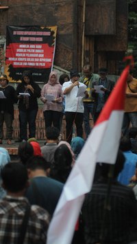 FOTO: Aktivis 98 Gelar Mimbar Rakyat di UNJ, Terbitkan Maklumat Tolak Kembalinya Orba dan Politik Dinasti