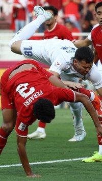 FOTO:  Momen Timnas Indonesia U-23 Jatuh Bangun Dibantai Uzbekistan 0-2 Saat Laga Semifinal Piala Asia 2024 di Qatar