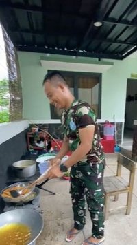 Prajurit TNI Tak Gengsi Jualan Nasi Demi Nambah Penghasilan, Masak Sendiri Sebelum Subuh