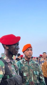 Mayjen Djon Afriandi Salami Prajurit Kopassus Usai Pembaretan, Ternyata Anak Perwira TNI AU