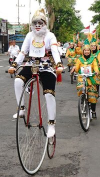 Ribuan Penggemar Sepeda Tua Kumpul di Festival Onthel Nusantara Banyuwangi
