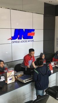 Kerja Sama dengan Shopee Sejak 2016, JNE: Permintaan Layanan Logistik Terus Meningkat