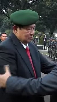 SBY Salami dan Tepuk-tepuk Pipi Ryamizard Pensiunan Jenderal TNI Eks Menteri Pertahanan