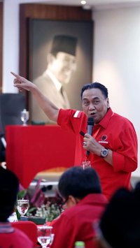 Di Depan KPK, Bambang Pacul Ungkap Trimedya Menangis Gagal Masuk DPR