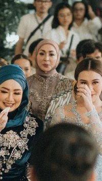 Potret Reza Artamevia dan Angelina Sondakh Hadir di Lamaran Aaliyah - Thariq