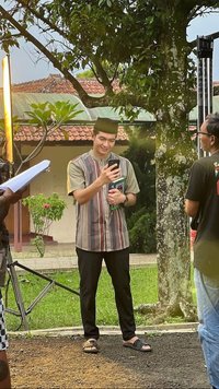 Beradu Akting dengan Harris Vriza dan Syifa Hadju, Berikut 8 Potret Teuku Ryan di Lokasi Syuting Sinetron 