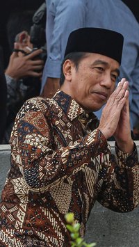 FOTO: Presiden Jokowi Melayat ke Rumah Duka Hamzah Haz, Gestur Tubuh Membungkuk Diperlihatkan Saat Tiba