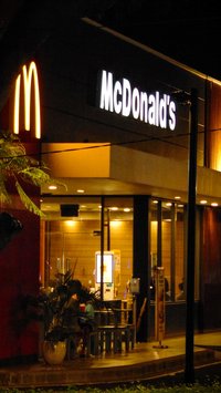 Kebiasaan Unik Orang Kaya Dunia, Sarapan di McDonald