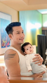 5 Potret Terbaru Baby Gabriella Anak Denny Sumargo Kini Menginjak Usia 2 Bulan, Paras Cantiknya Disebut Mirip Sang Mama