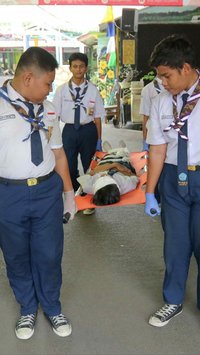 FOTO: Antusiasme Pelajar SMP di Jakarta Mengikuti Simulasi Kesiapsiagaan Menghadapi Gempa Bumi