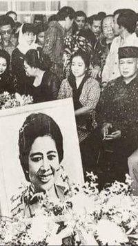 Foto Langka Megawati Duduk Sebelahan Sama Presiden Soeharto saat Ibu Fatmawati Meninggal Dunia