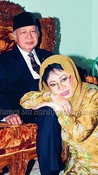 Penuh Kenangan, Intip Potret Lawas Kedekatan Tutut Soeharto dengan Ayahnya