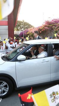 FOTO: Lebih Sederhana dari Innova Zenix, Ini Penampakan Mobil Paus Fransiskus di Papua Nugini yang Jadi Sorotan