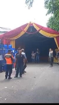 Bikin Geram Warga, Tenda Hajatan 