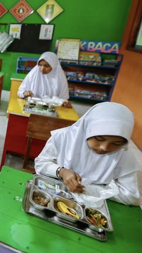 Makan Bergizi Gratis Dimulai Besok, DPR: Program Bagus, Jangan Buat Rakyat Pesimis