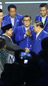 Momen Lawas Prabowo & SBY Ngobrol Serius, Sama-Sama Berseragam Jenderal TNI Bintang 2 & Pegang Tongkat Komando