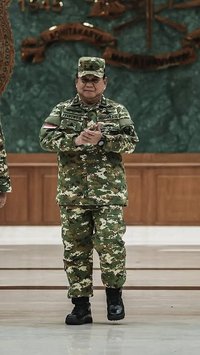 VIDEO: Gagah Prabowo, Jokowi & SBY Diguyur Hujan Hadir Defile Parade Senja Retreat di Akmil