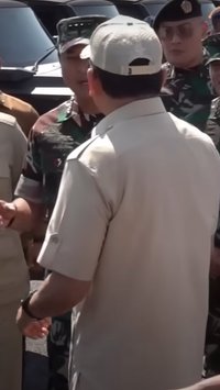 Kejutan Sosok Letkol Berseragam Loreng Temani Menhan Serahkan Maung ke Panglima-Kapolri