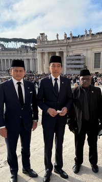 VIDEO: Diutus Prabowo, Momen Jokowi dkk Serba Hitam Hadiri Pemakaman Paus Fransiskus di Vatikan