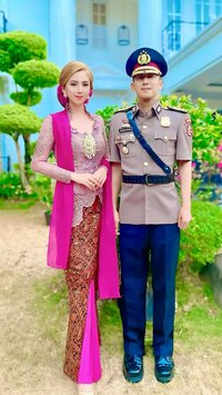 HUT Bhayangkara ke-79, Deretan Potret Romantis Heni Tania Bareng Suami Kombes Polisi Jadi Sorotan