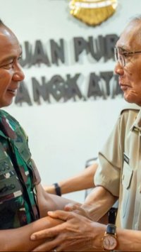 Momen Hangat Panglima TNI dan Jenderal Sepuh Try Sutrisno, Eratkan Tali Keprajuritan
