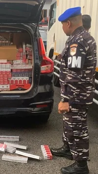 FOTO: TNI AL Gagalkan Penyelundupan Rokok Ilegal di Suramadu