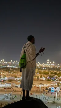 FOTO: Khusyuk Jemaah Haji Berdoa di Jabal Rahmah