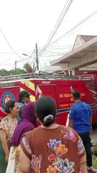 Heboh Mobil Damkar Isi Air ke Rumah Pejabat Viral Medan saat Krisis Air Bersih, Warga Menjerit