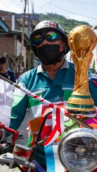 FOTO: Ratusan Warga Gelar Konvoi Sambut Piala Dunia 2026