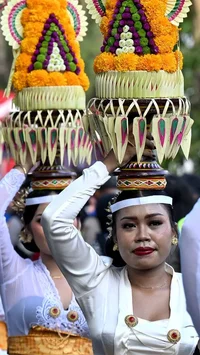 FOTO: Ribuan Seniman Meriahkan Pembukaan Pesta Kesenian Bali 2026