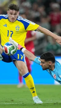 FOTO: Tunisia Tumbang 1-5 di Tangan Swedia